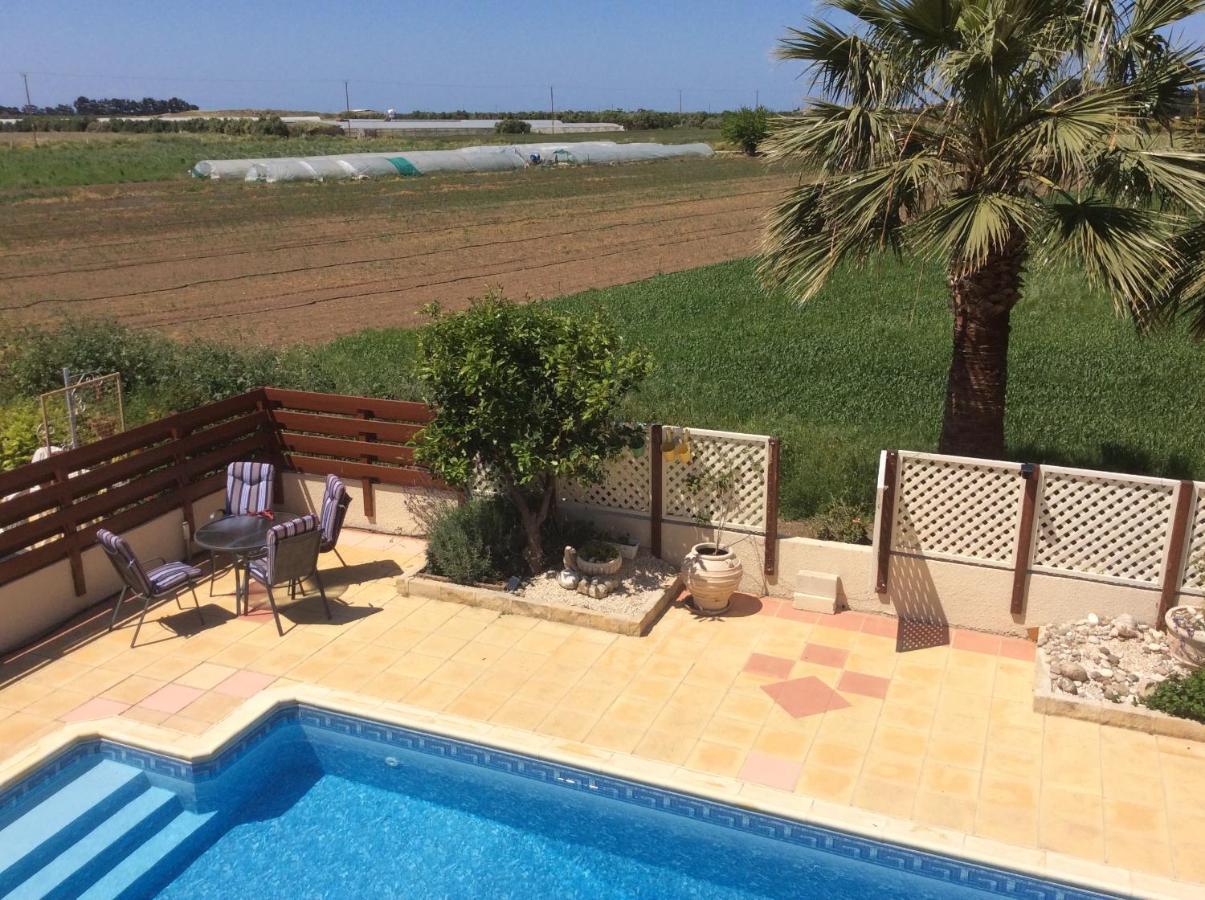 Quality Villa With Pool In Superb Location In Paphos Mandria  Bagian luar foto