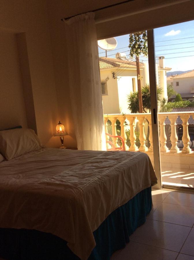Quality Villa With Pool In Superb Location In Paphos Mandria  Bagian luar foto